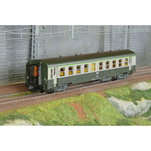 R37 HO42502 Voiture voyageurs USI, B10t, bogies Y16, soufflets, Clermont, éclairée Rail 37 - R37 R37_HO42502 - 1