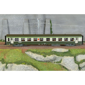 R37 HO42506 Voiture voyageurs USI, B10t, bogies Y16, Inter-circulation UIC, Toulouse, éclairée Rail 37 - R37 R37_HO42506 - 2