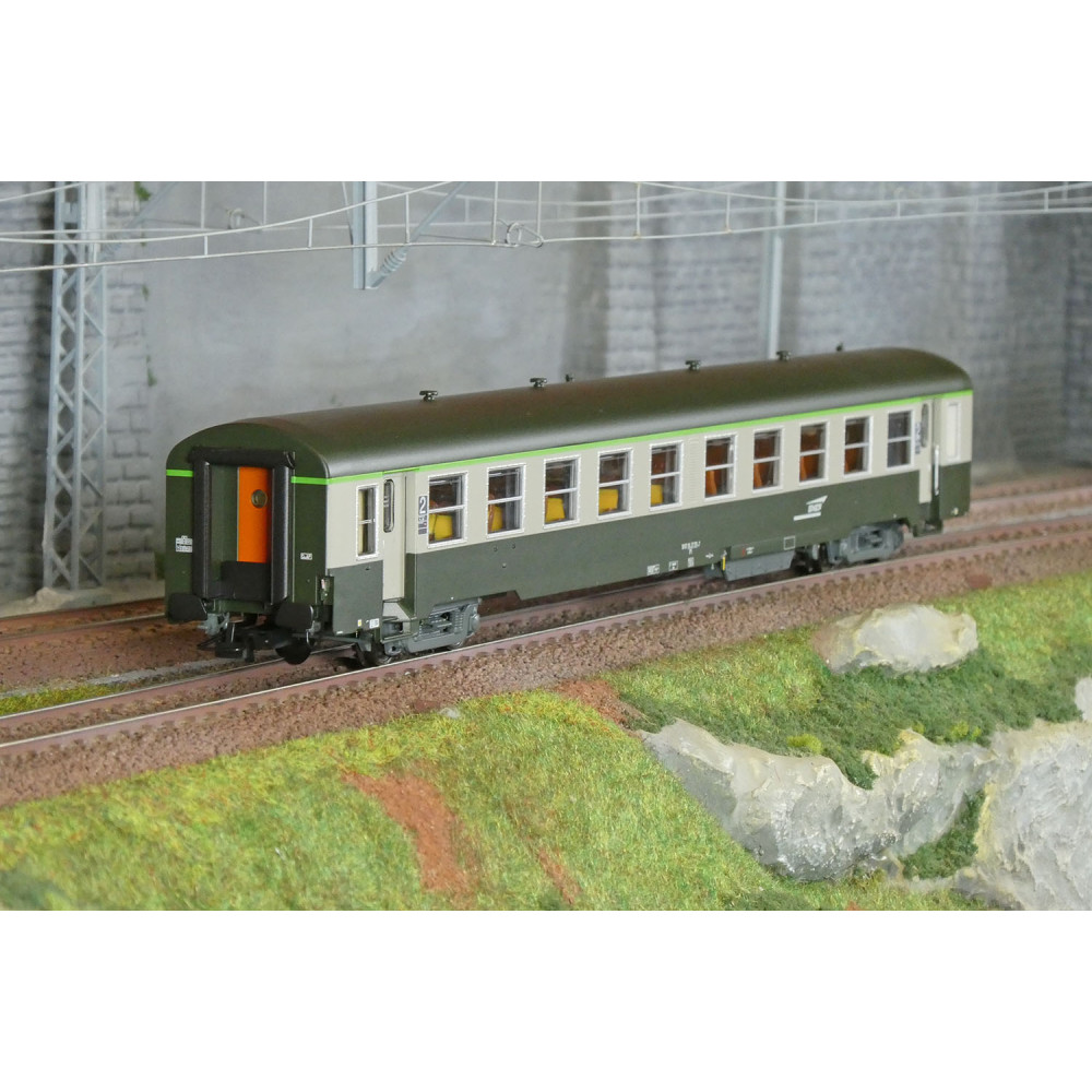 R37 HO42511 Voiture voyageurs USI, B10t, bogies Y16, Marseille, éclairée Rail 37 - R37 R37_HO42511 - 1