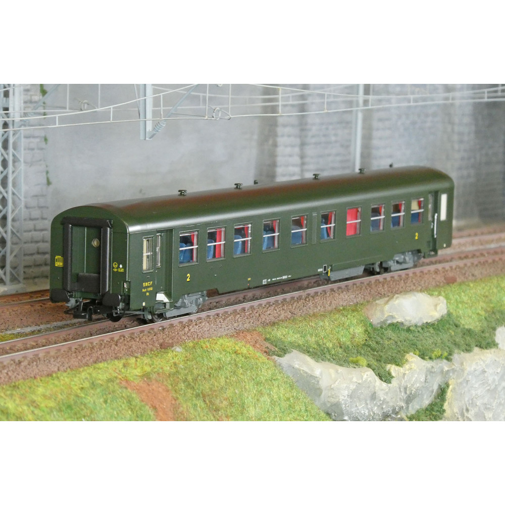 R37 HO42512 Voiture voyageurs USI, Bmyfi 8.3132, bogies Y24, chauffage autonome Avialex, Batignolles, éclairée Rail 37 - R37 R37