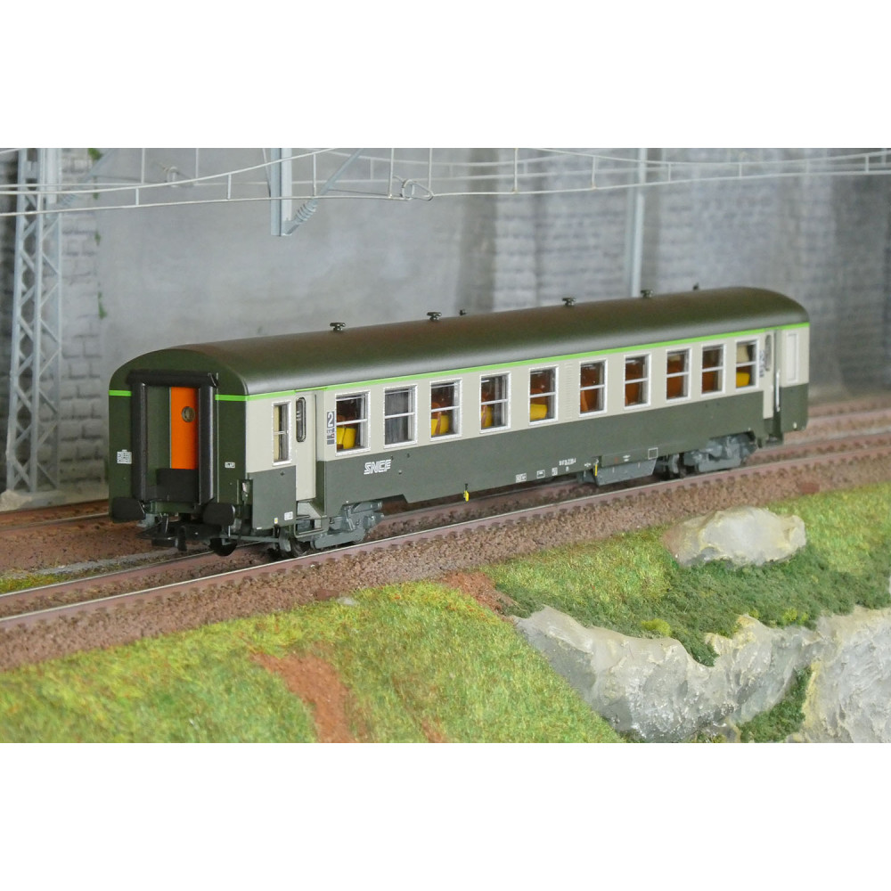 R37 HO42516 Voiture voyageurs USI, B10t, bogies Y24, Chambéry, éclairée Rail 37 - R37 R37_HO42516 - 1