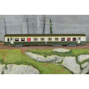 R37 HO42520 Voiture voyageurs USI, A4t4, bogies Y24, Sotteville, éclairée Rail 37 - R37 R37_HO42520 - 2