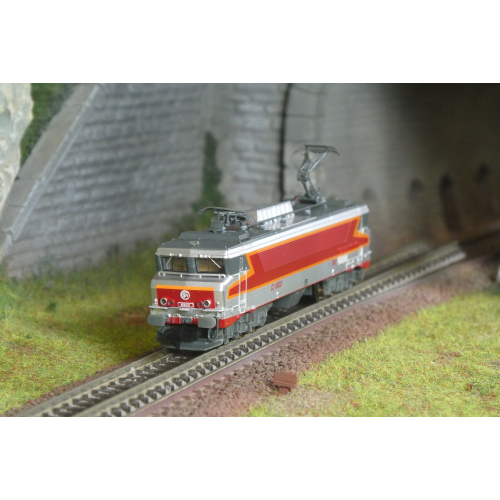 Arnold HN2650 Locomotive électrique CC 6502 « Mistral », livrée d'origine argent N 1/160 Arnold HN2650 - 1