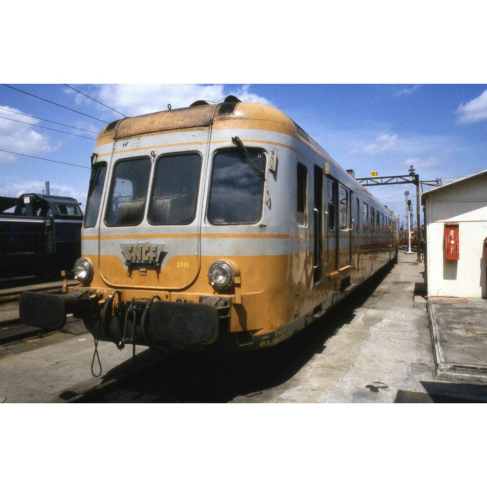Jouef HJ2388S Autorail diesel X 2700 à 2 voitures, SNCF, livré orange - gris, digital sonore Jouef HJ2388S Autorail diesel X 2700 à 2 voitures, SNCF, livré orange - gris, digital sonore